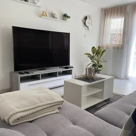 Zentrale In Ruhiger Lage In Apartamento *