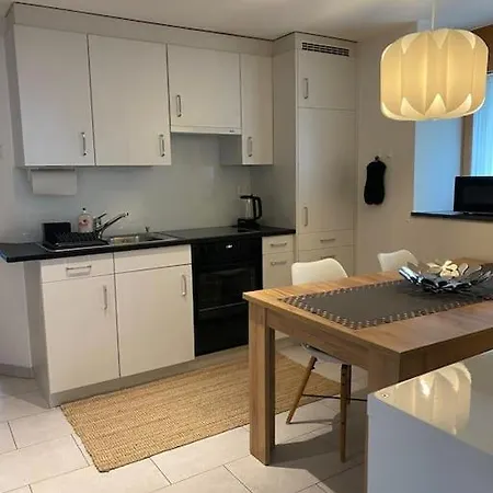 Zentrale In Ruhiger Lage In *