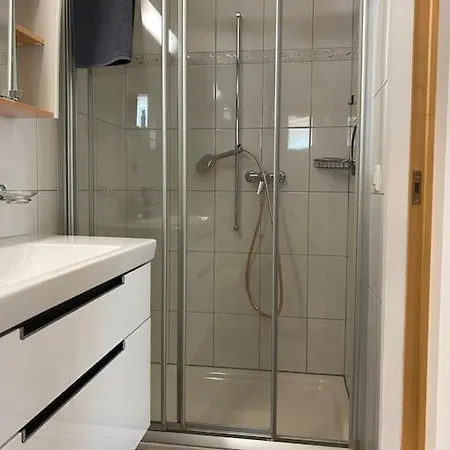 Zentrale In Ruhiger Lage In アパート Baltschieder