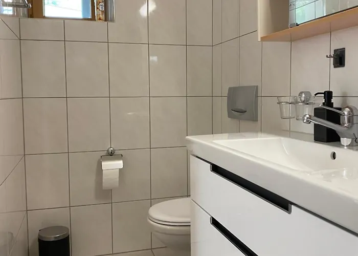 Zentrale In Ruhiger Lage In *