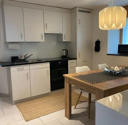 Zentrale In Ruhiger Lage In *