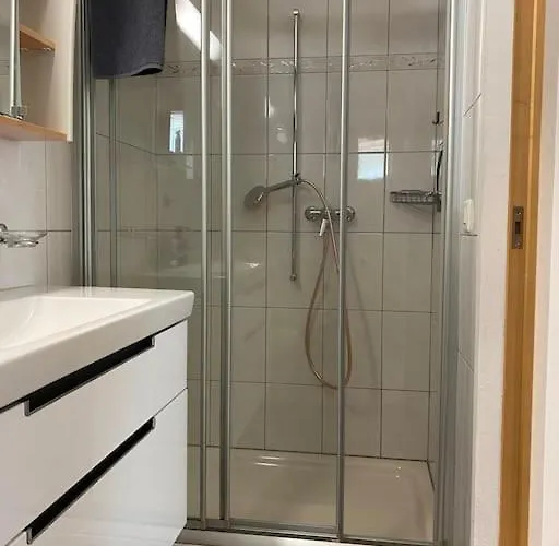 Zentrale In Ruhiger Lage In Apartamento Baltschieder