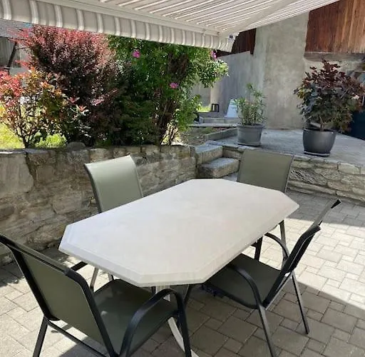 Zentrale In Ruhiger Lage In Apartamento Baltschieder