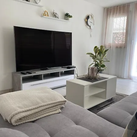 Appartement Zentrale In Ruhiger Lage In *